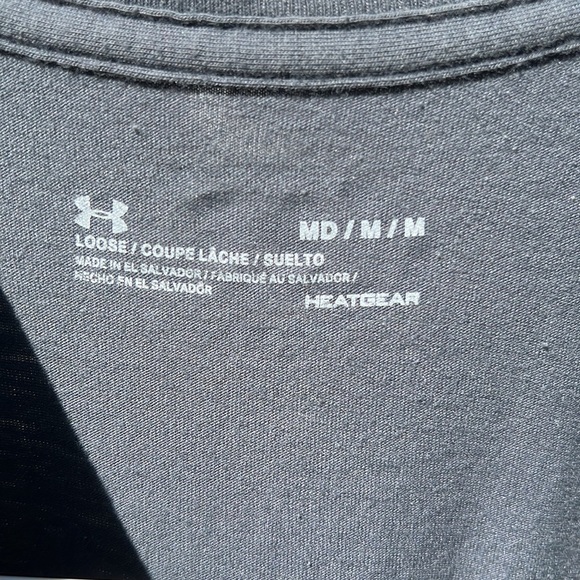 BNWOT under Armour loose fit T-shirt BUNDLE and RECEIVE an OFFER - Picture 4 of 5